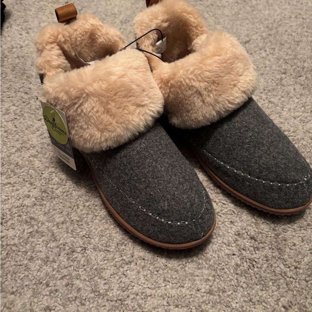 Dearfoams Gray and Tan Women's Slippers